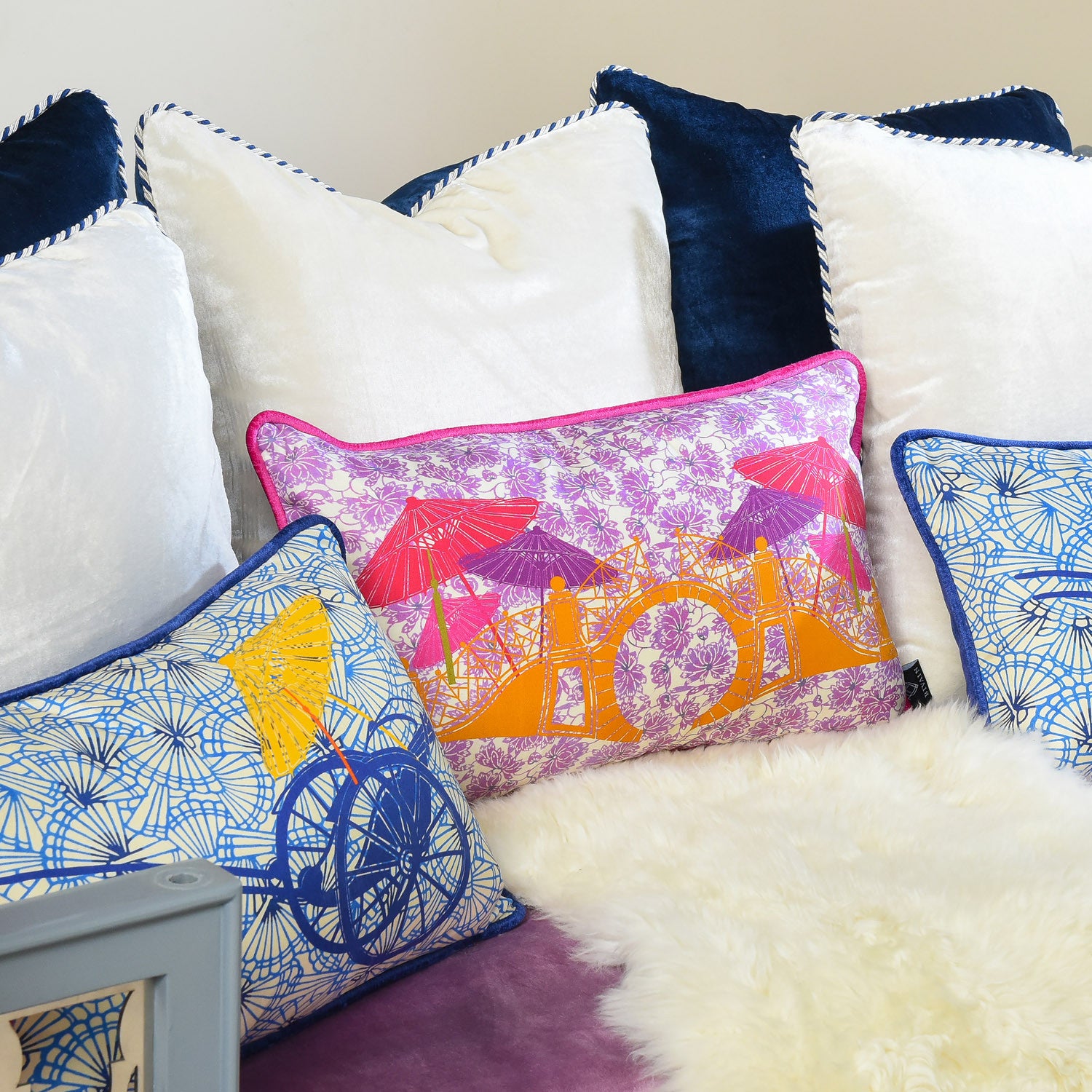 Silk twill and velvet lilac Japanese print cushion - Bivain - 2