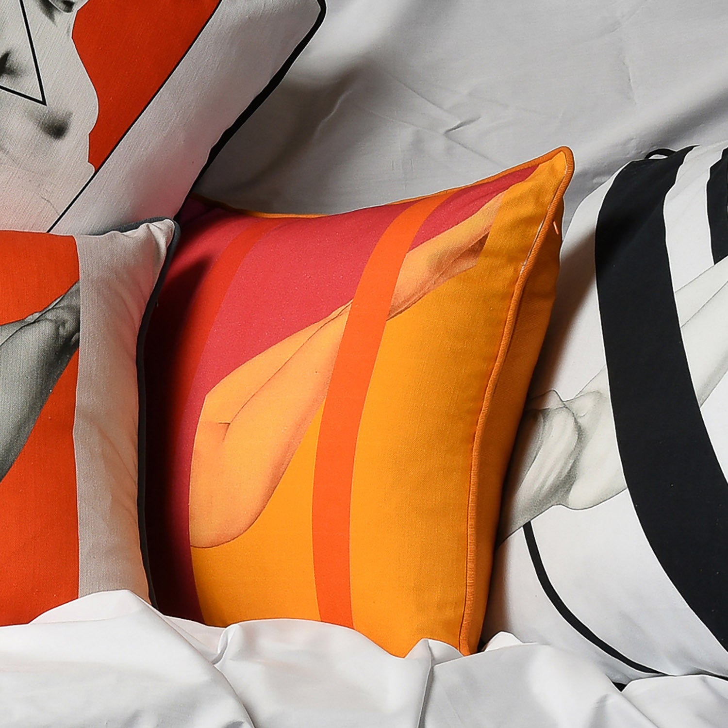 Cotton orange & pink reclining nude print cushion - Bivain - 2