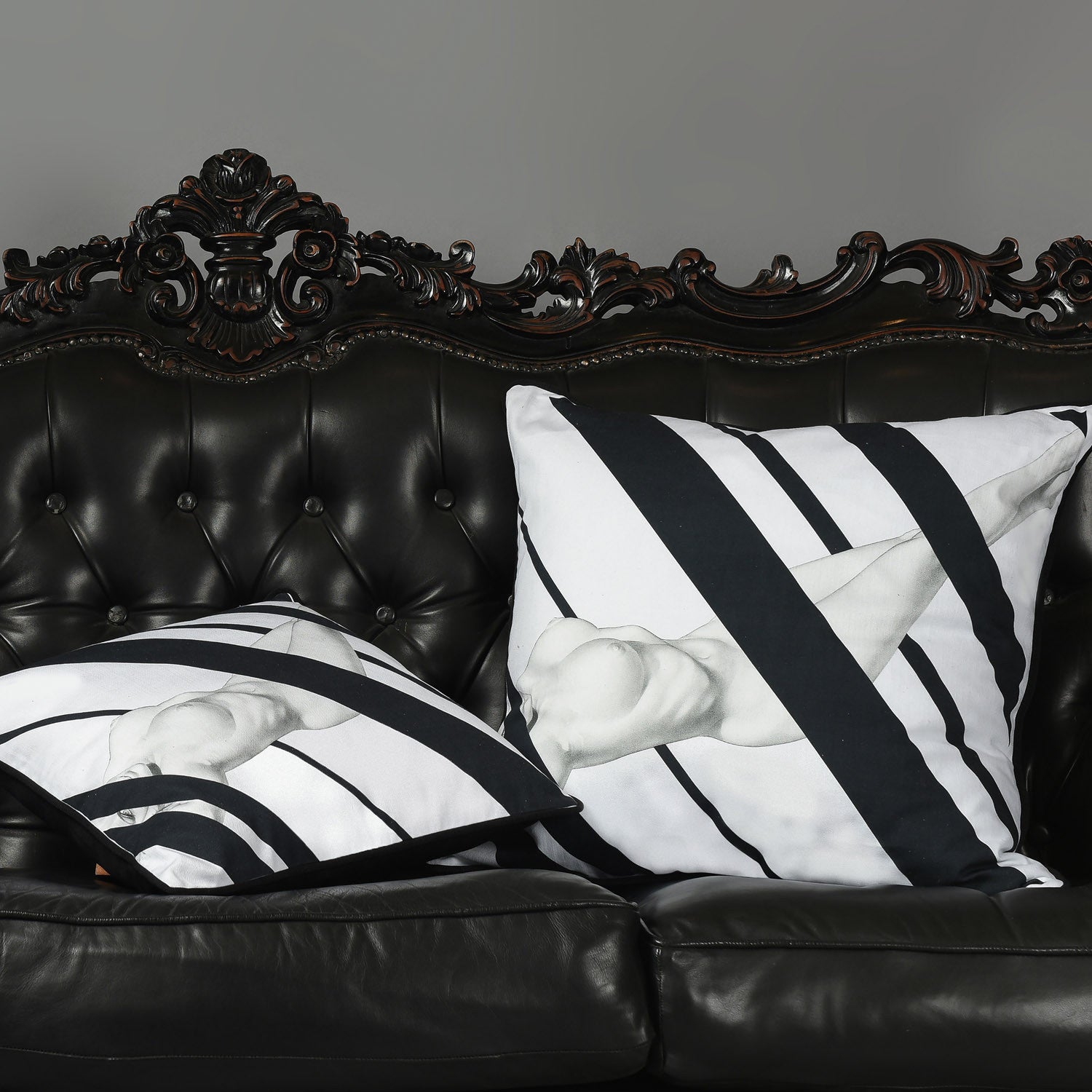 Cotton black & white reclining nude print cushion - Bivain - 2